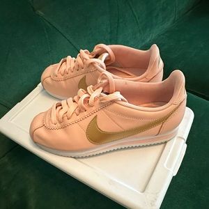 Retro limited edition pink and gold Nike sneakers size 7